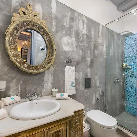 Shore Boutique With Sea View