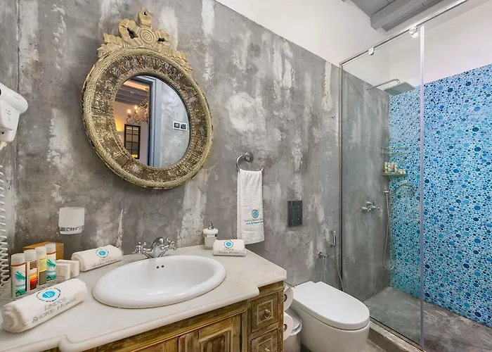 Shore Boutique With Sea View