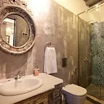 Villa Shore Boutique *